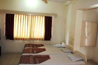 Hotel Madhuras Lodge, Chiplun 4